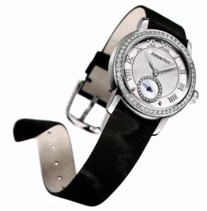 The comfortable fake Audemars Piguet Jules Audemars 77228BC.ZZ.A001MR.01 watches have black straps.