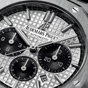 The 41 mm copy Audemars Piguet Royal Oak 26331ST.OO.1220ST.03 watches have silvery dials.